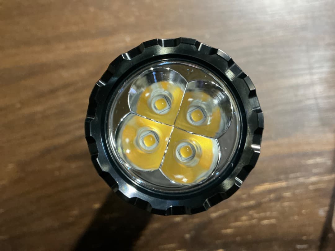 ACEBEAM E75 3000ルーメン　nichia519A