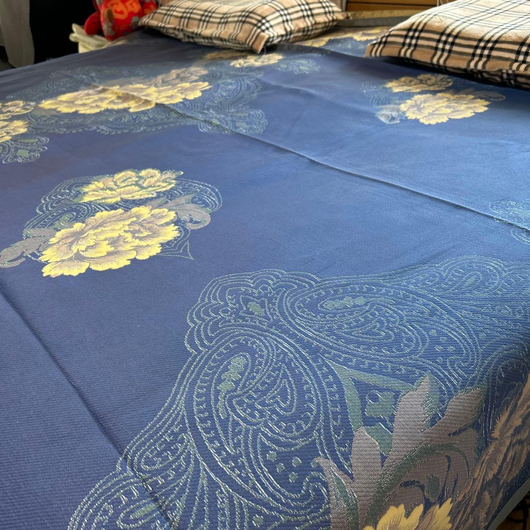 刺繍風シルク240×250大き目シーツ