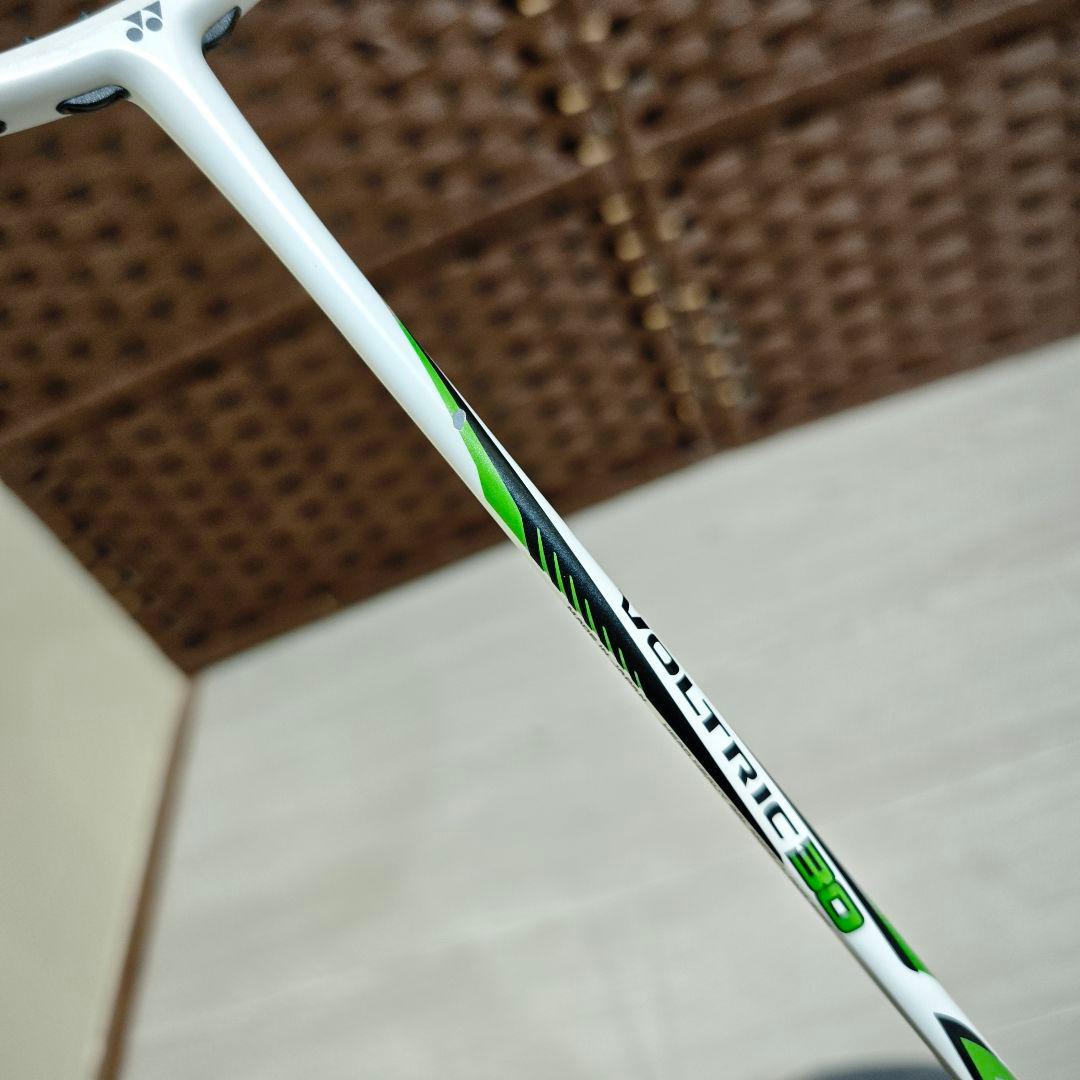 【極美品】 YONEX VOLTRIC30 5U G6 バドミントンラケット