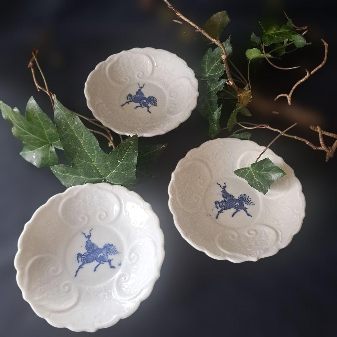 「きんとん雲(うん)？の陽刻と麒麟(きりん)」 皿(直径12.5cm)5客セット