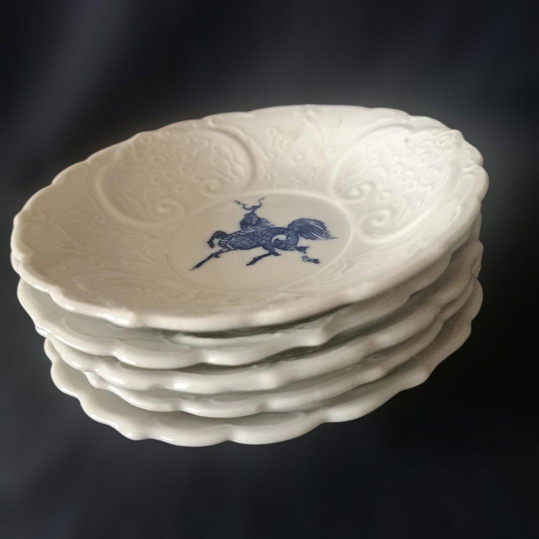 「きんとん雲(うん)？の陽刻と麒麟(きりん)」 皿(直径12.5cm)5客セット