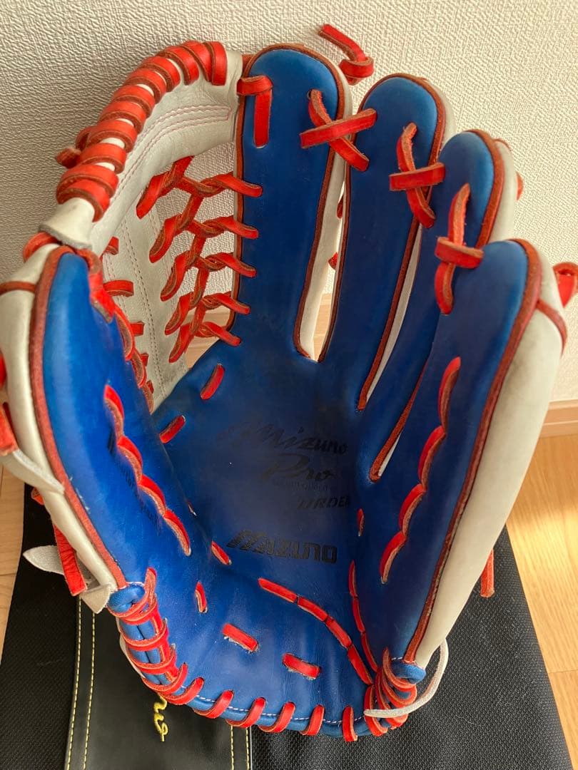 Mizuno Pro 軟式グローブ ホワイト/ブルー/レッド　外野