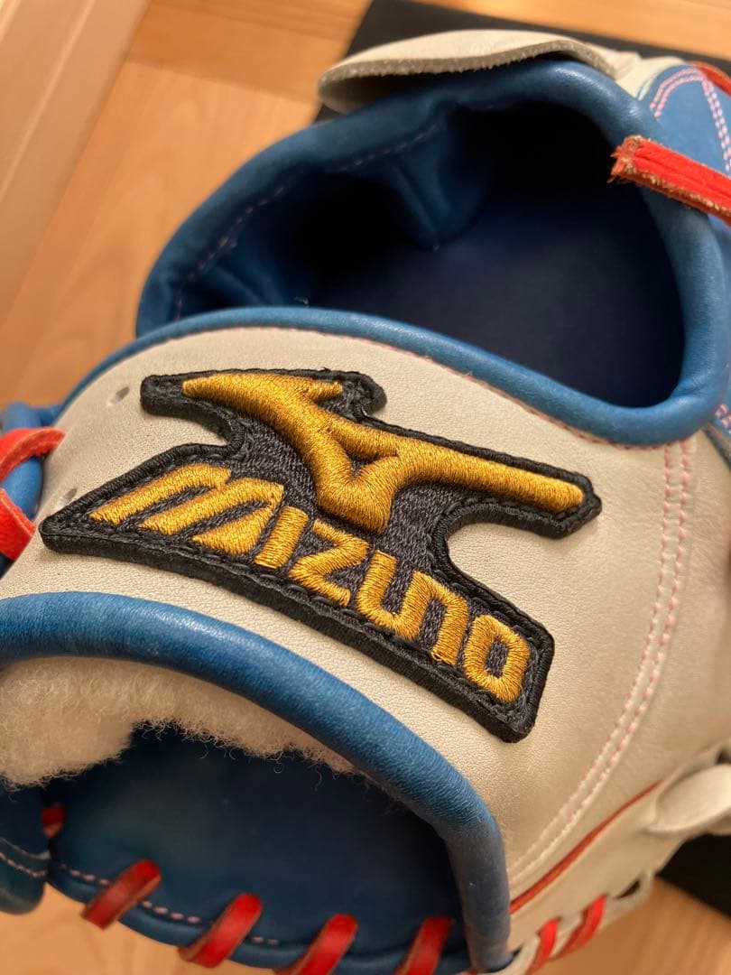Mizuno Pro 軟式グローブ ホワイト/ブルー/レッド　外野