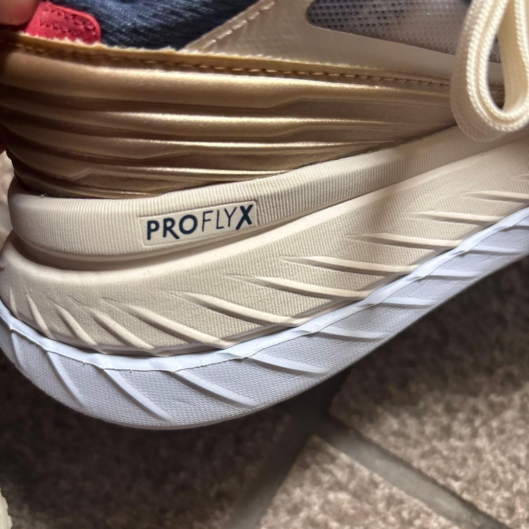 【美品】HOKA CARBON X