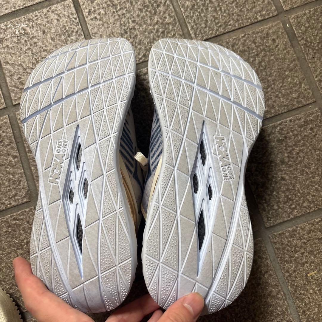 【美品】HOKA CARBON X