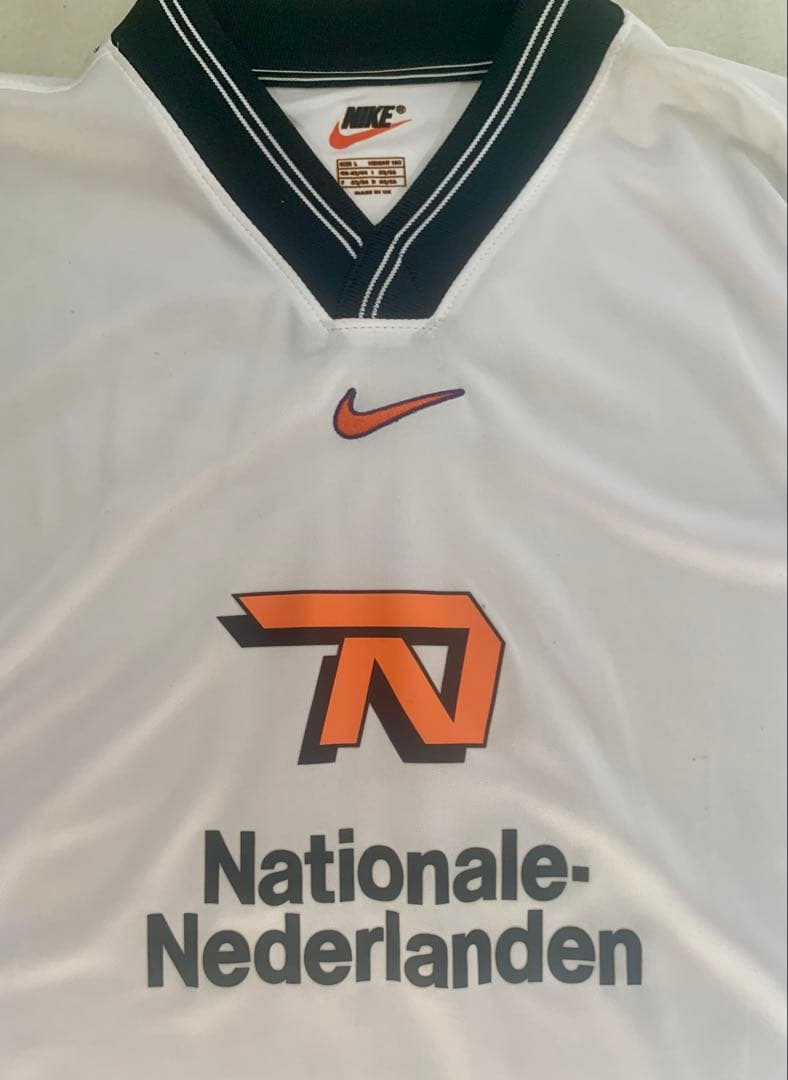 NIKE オランダ代表 KNVB スポンサー入りプラクティスシャツ』
