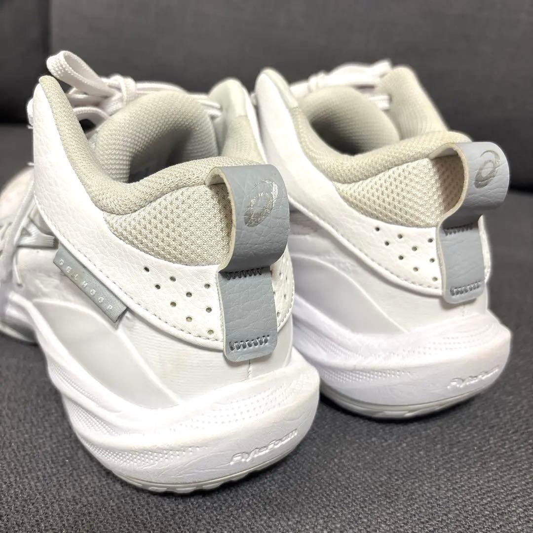 美品ASICS GELHOOP V17 regular 23.5