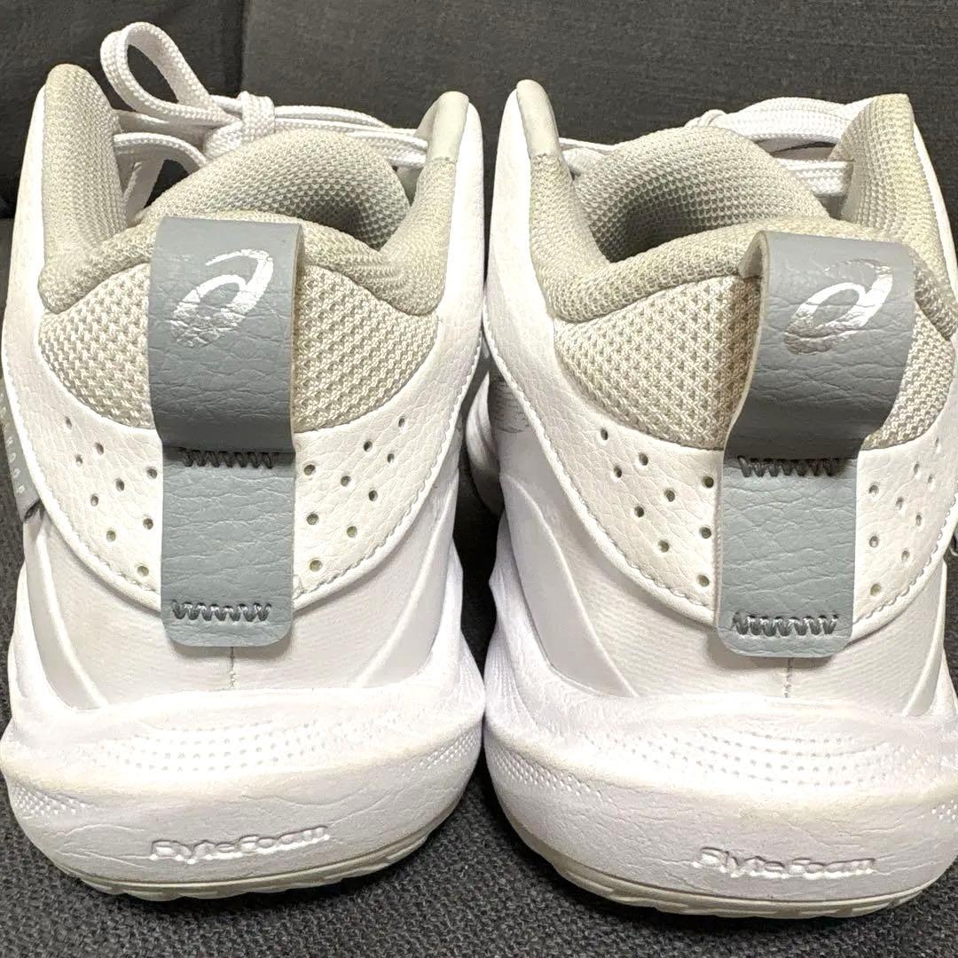 美品ASICS GELHOOP V17 regular 23.5