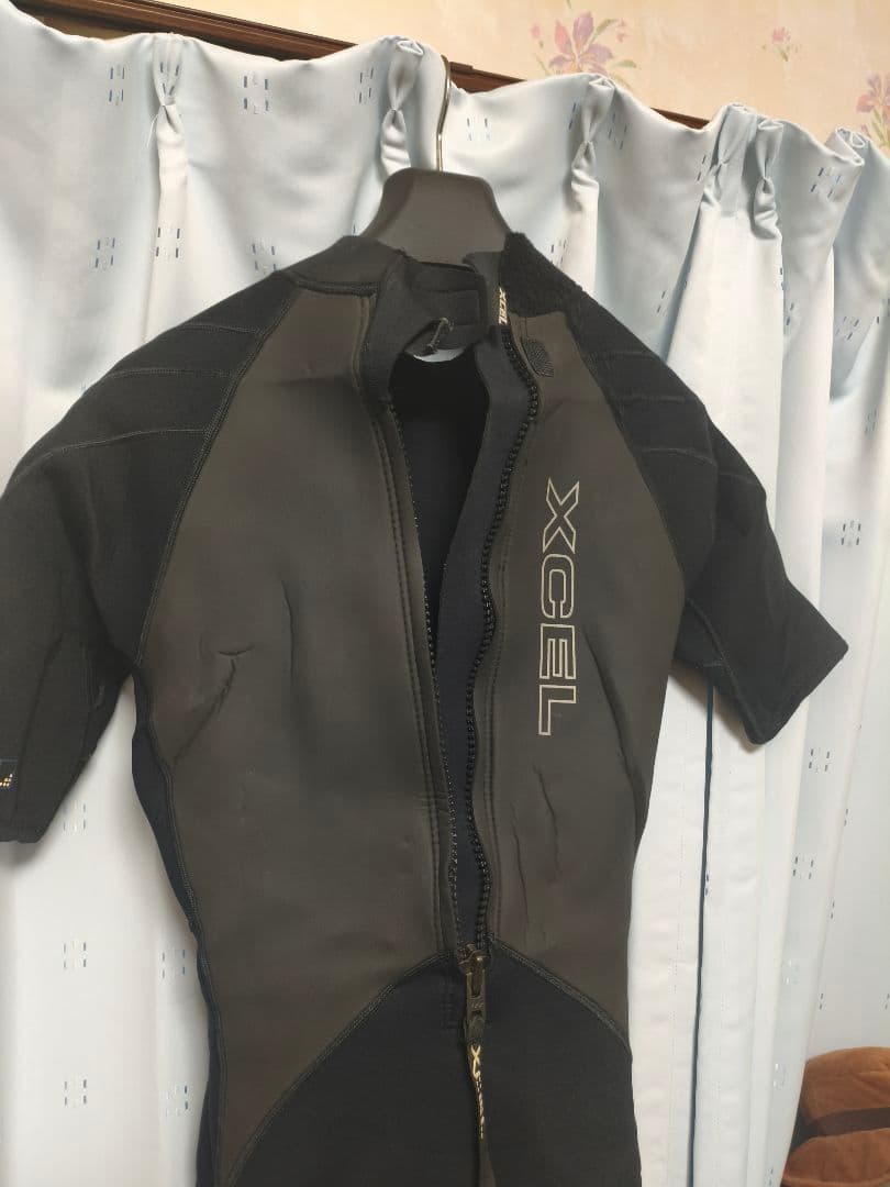 XCEL 半袖　スプリング ウェットスーツ 黒　２ミリ　Lサイズ