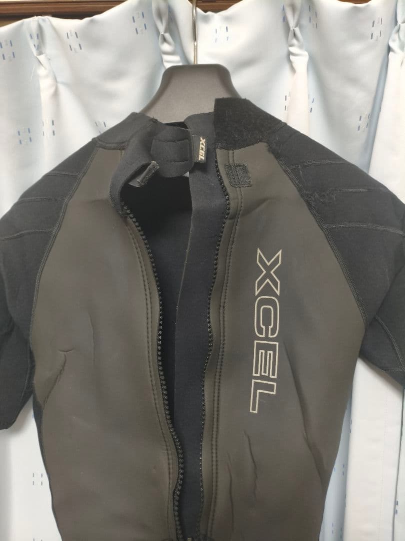 XCEL 半袖　スプリング ウェットスーツ 黒　２ミリ　Lサイズ
