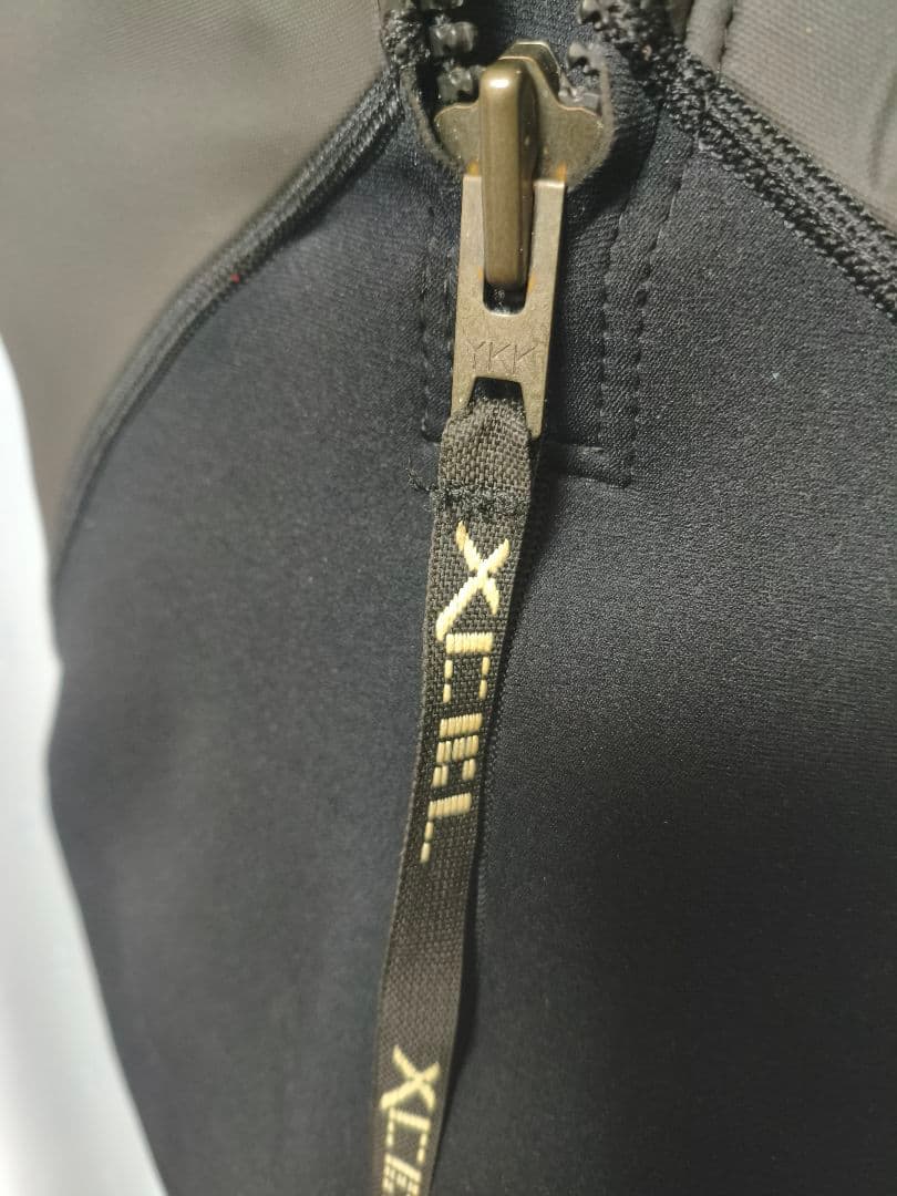 XCEL 半袖　スプリング ウェットスーツ 黒　２ミリ　Lサイズ