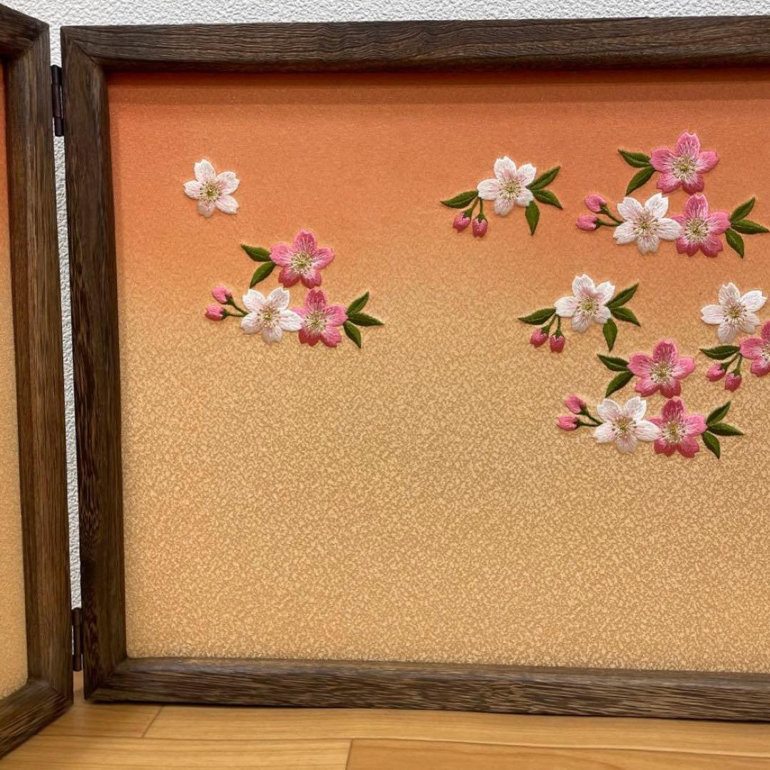 雛人形　桃の節句　桜の刺繍三つ折り焼桐屏風