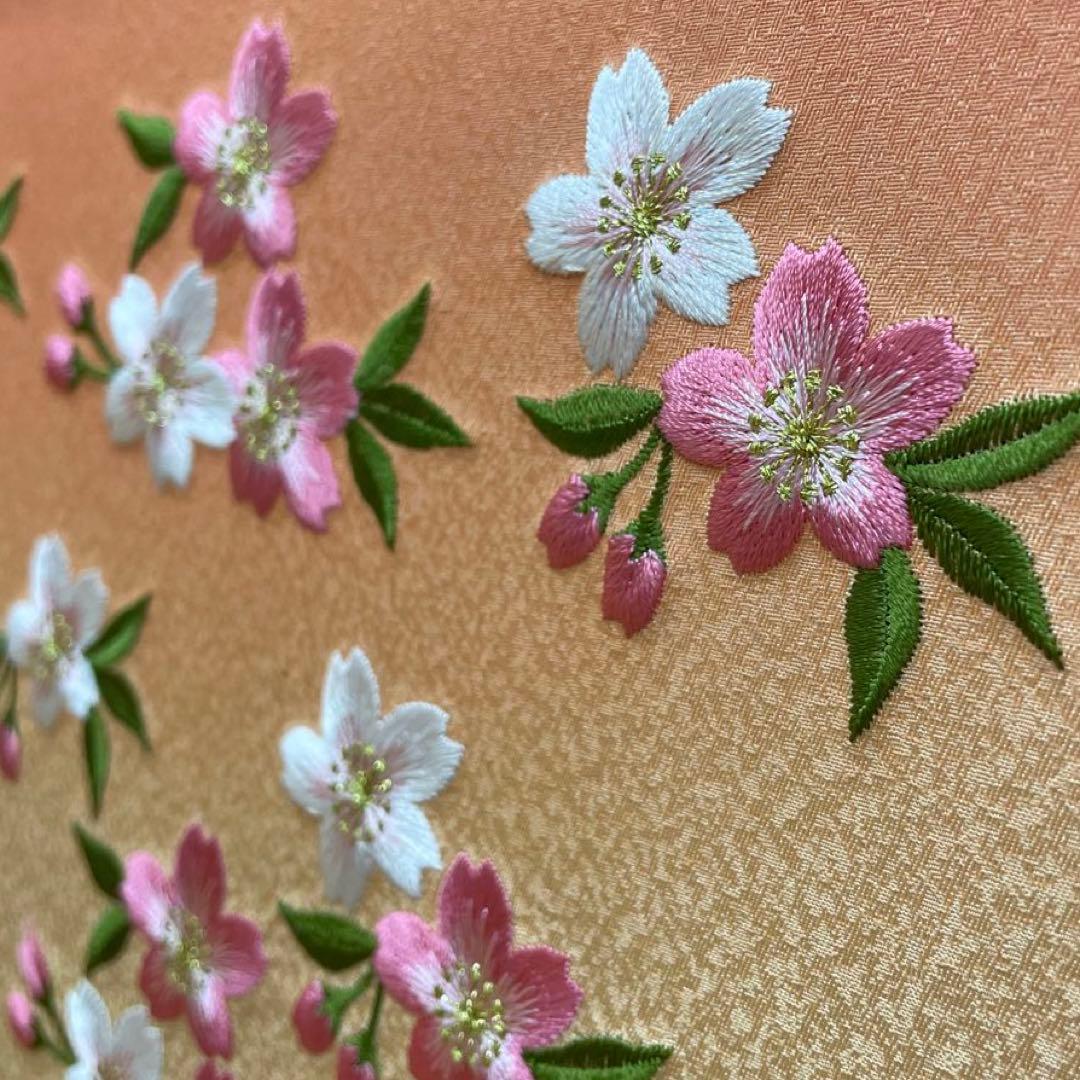 雛人形　桃の節句　桜の刺繍三つ折り焼桐屏風