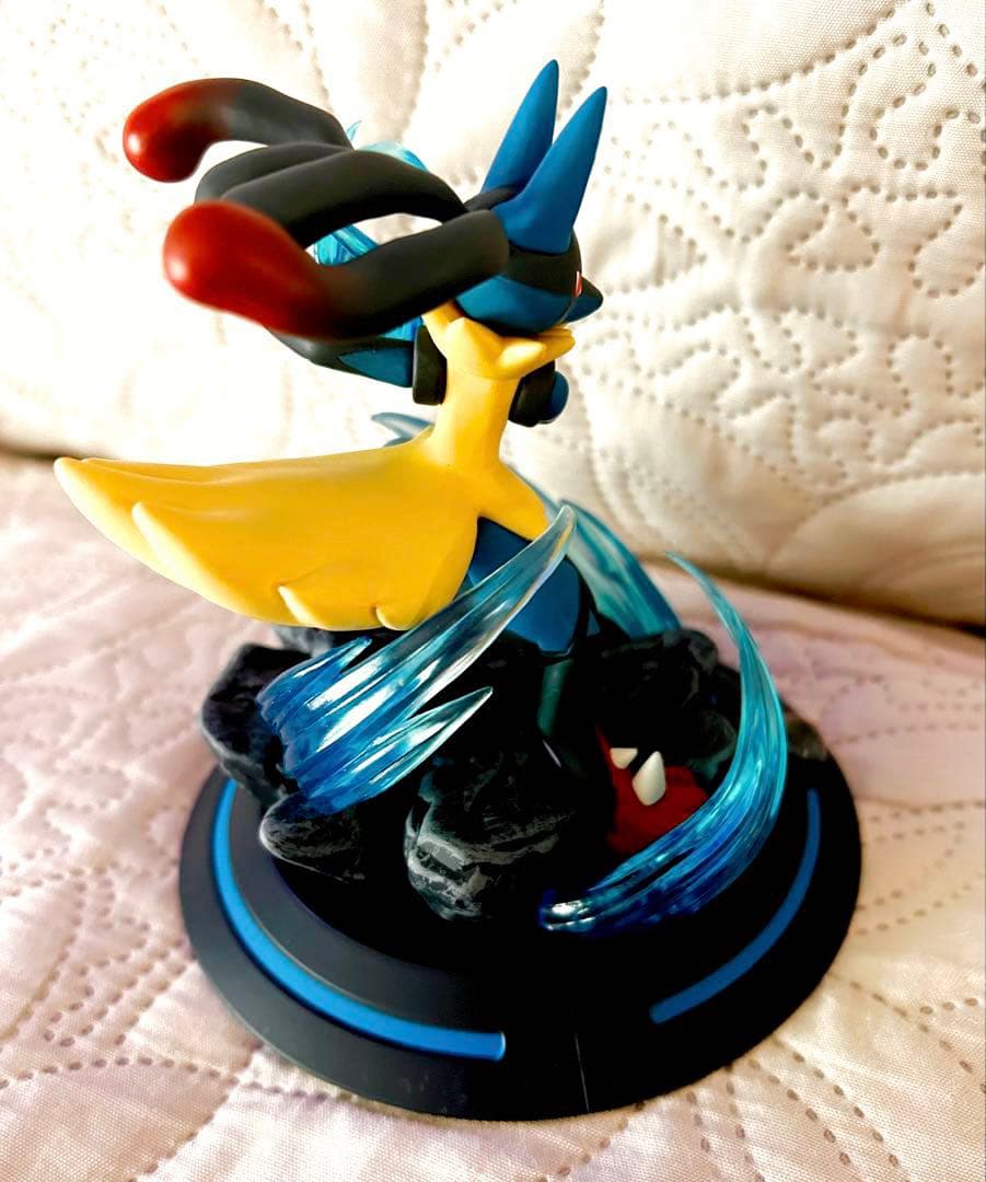 ポケモン ルカリオ フィギュア 約15cm 台座付き 新品未使用 美品