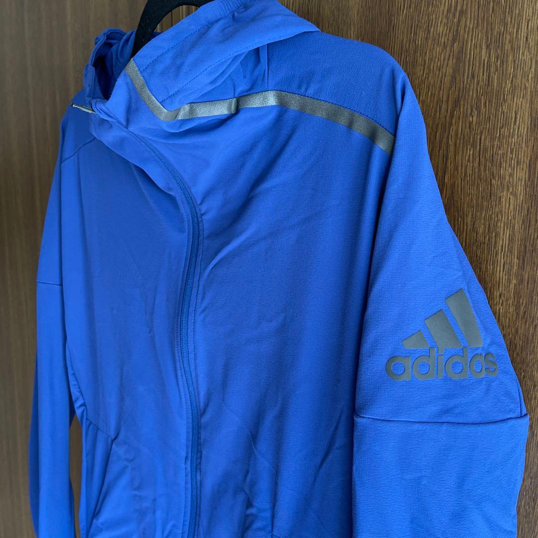 adidas フード付き ジャケット 青