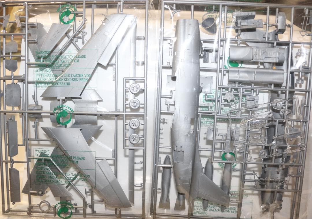 レベル製ノースアメリカンＦ－８６Ｄセイバードック限定航空自衛隊デカール付１／４８