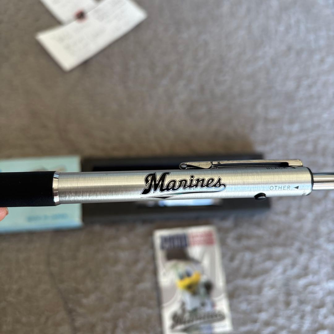 4 ACTION PEN ボールペン　千葉ロッテマリーンズ