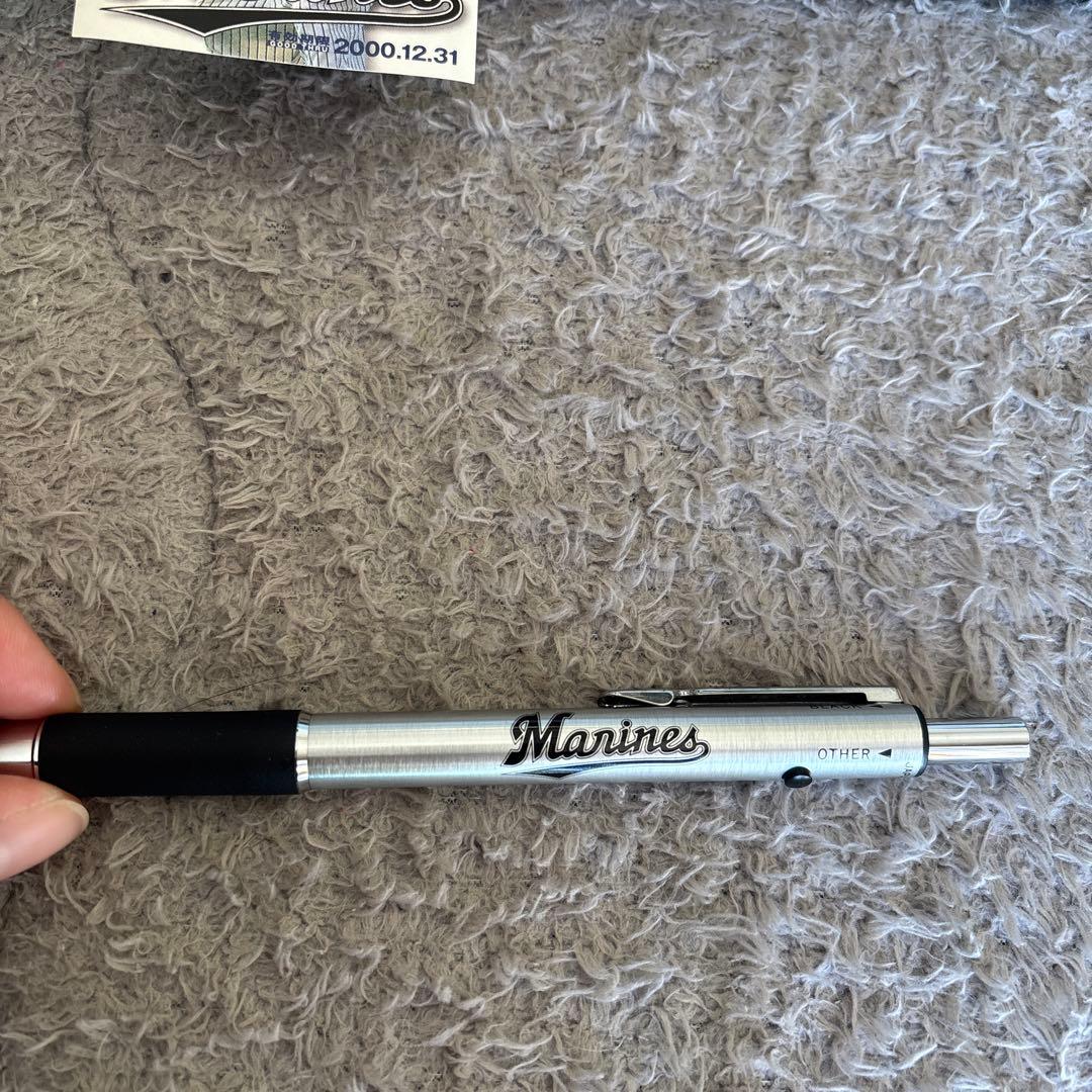4 ACTION PEN ボールペン　千葉ロッテマリーンズ