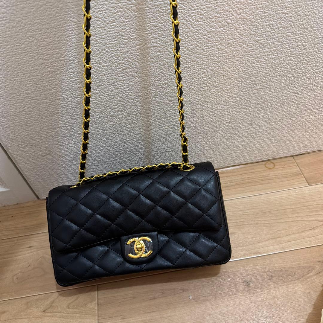 美品新品未使用ノベルティー　CHANEL ブラックレザー ショルダーバッグ