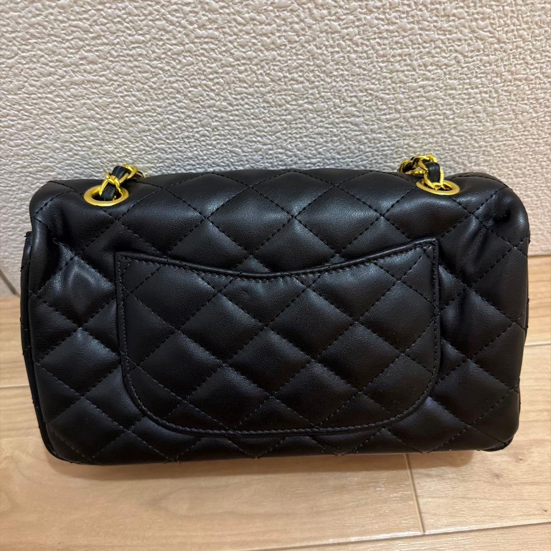 美品新品未使用ノベルティー　CHANEL ブラックレザー ショルダーバッグ