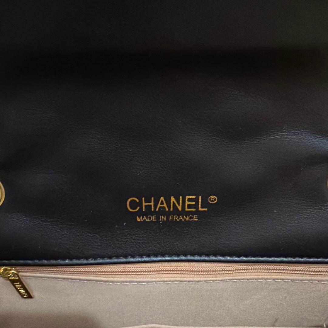 美品新品未使用ノベルティー　CHANEL ブラックレザー ショルダーバッグ