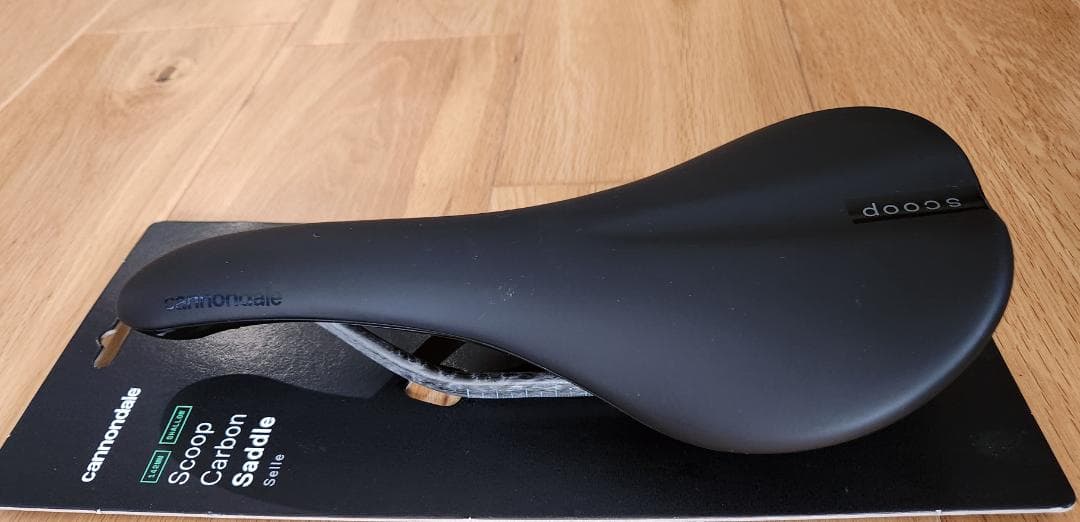 Scoop Carbon Saddle 142mm Shallow スクープ