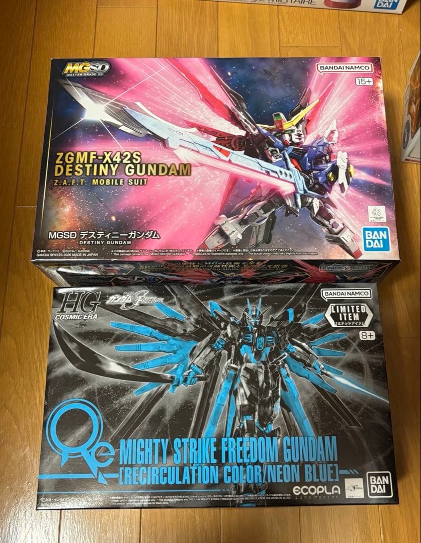 ガンプラまとめ売り（MGSDデスティニー、ハイネ、Vダッシュ、マイティー）