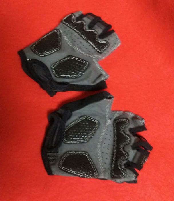 ◆75 極美品 未使用 レア SKY スカイ サイクルグローブ 手袋 指切り 黒