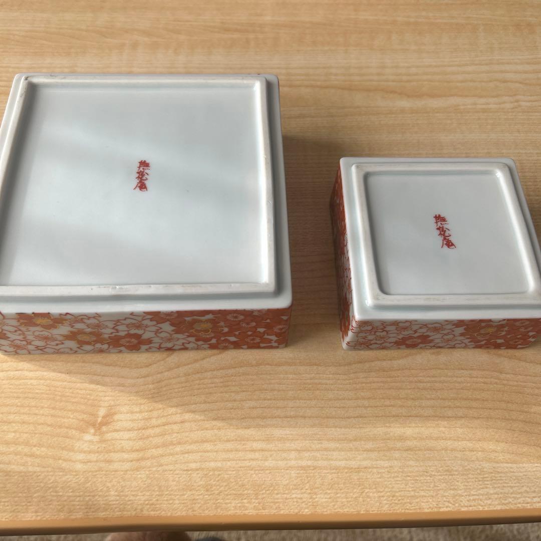 シ*ウ様 撫松庵　陶器お重　色絵桜づくし　三段重箱　二段重箱　蓋付き小鉢　桜柄