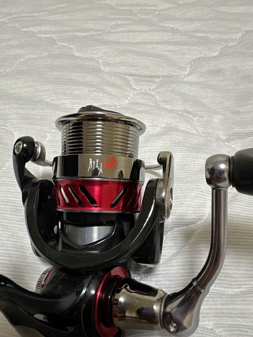 DAIWA 月下美人　MX2004H スピニングリール ブラック/レッド