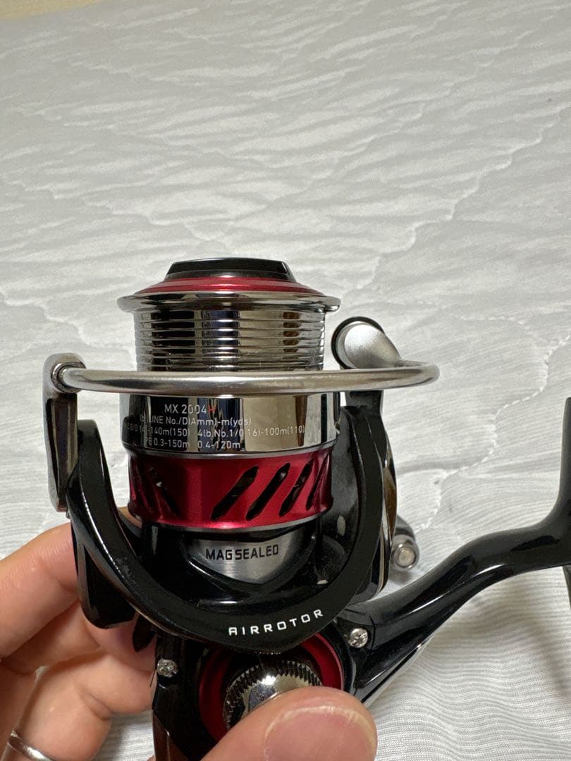 DAIWA 月下美人　MX2004H スピニングリール ブラック/レッド