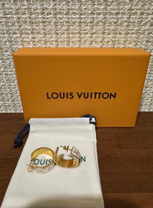 LOUIS VUITTON ナノグラム エナメル フープピアス ホワイトf