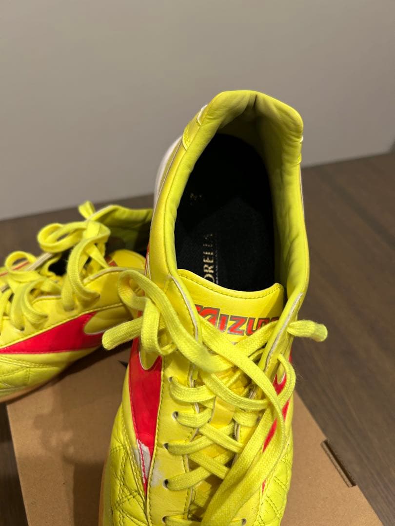Mizuno モレリア　フットサルシューズ イエロー/レッド　27センチ