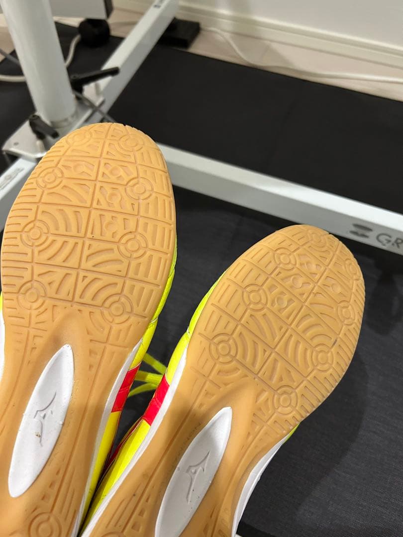 Mizuno モレリア　フットサルシューズ イエロー/レッド　27センチ