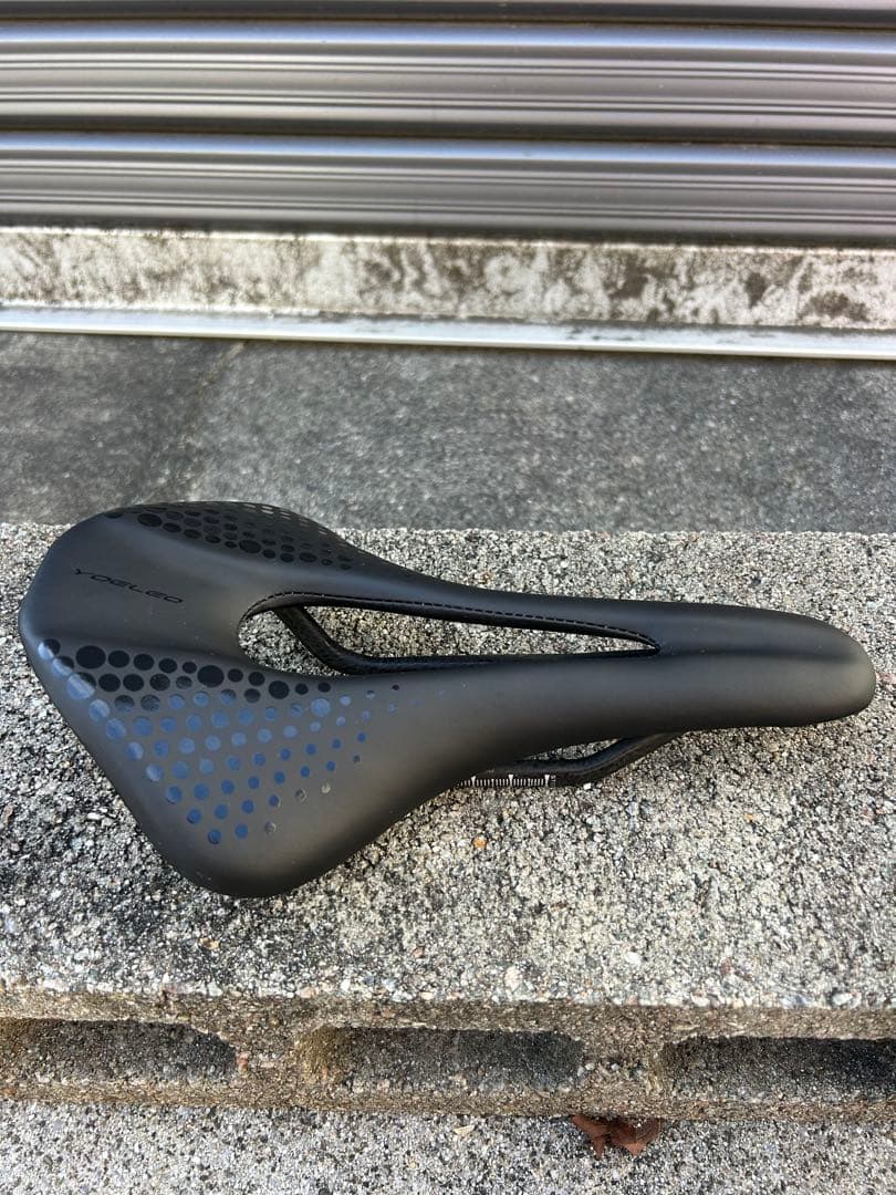 カーボンファイバー サドル 124g