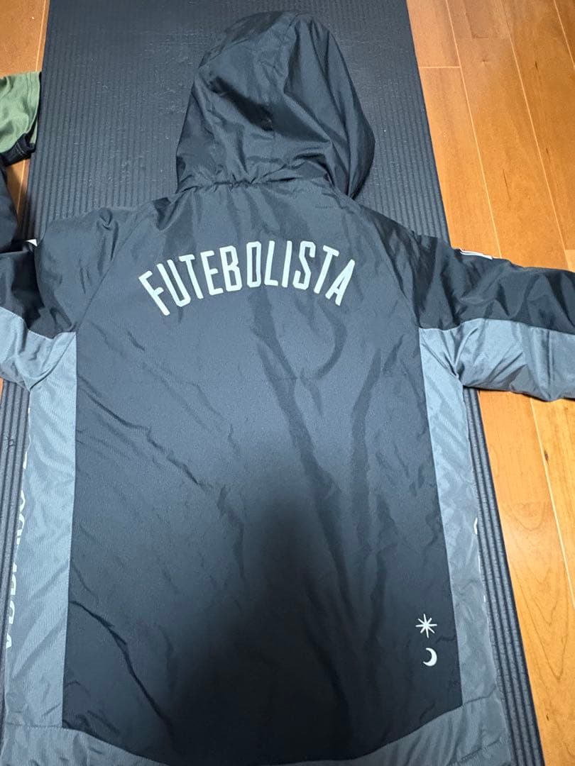 ルースイソンブラ　フード付きハーフコート