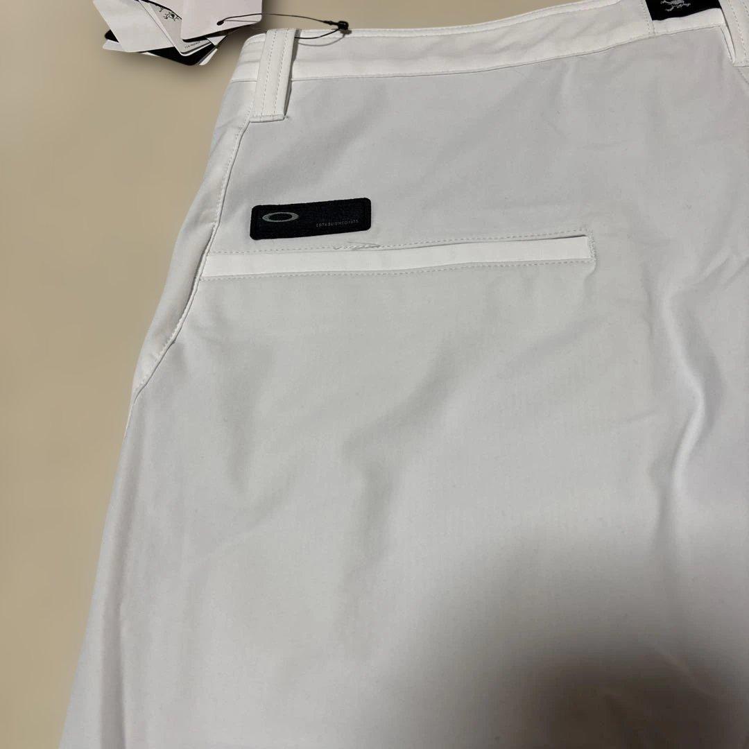 新品未使用品半額以下！オークリー スリーシーズン白 スリムフィットゴルフパンツ