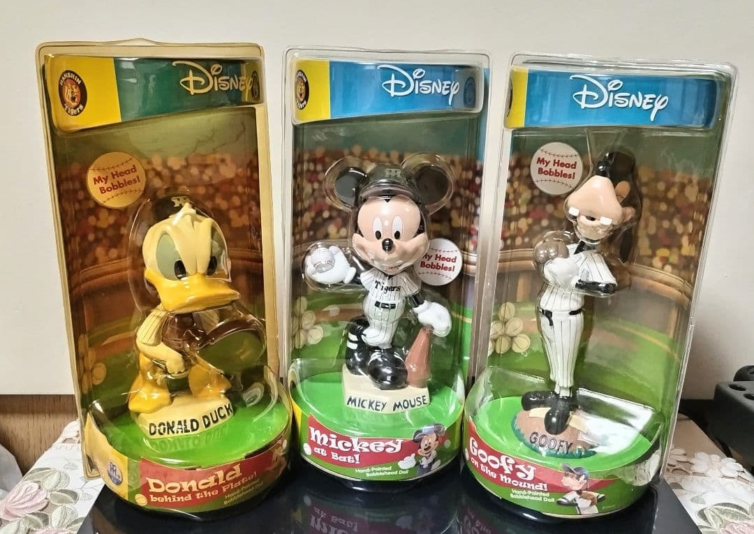 阪神タイガース 優勝記念ディズニー ボブルヘッドドール ３体セット