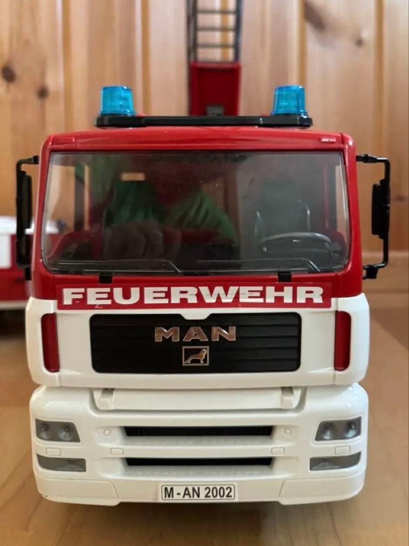 Bruder ブルーダー 消防車　ランドローバー　ショベルカー　おまけ付き