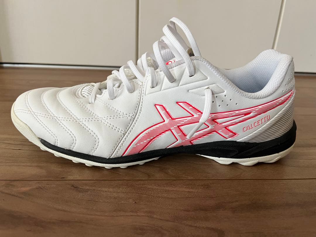 ASICS CALCETTO フットサルシューズ ホワイト/レッド　27センチ