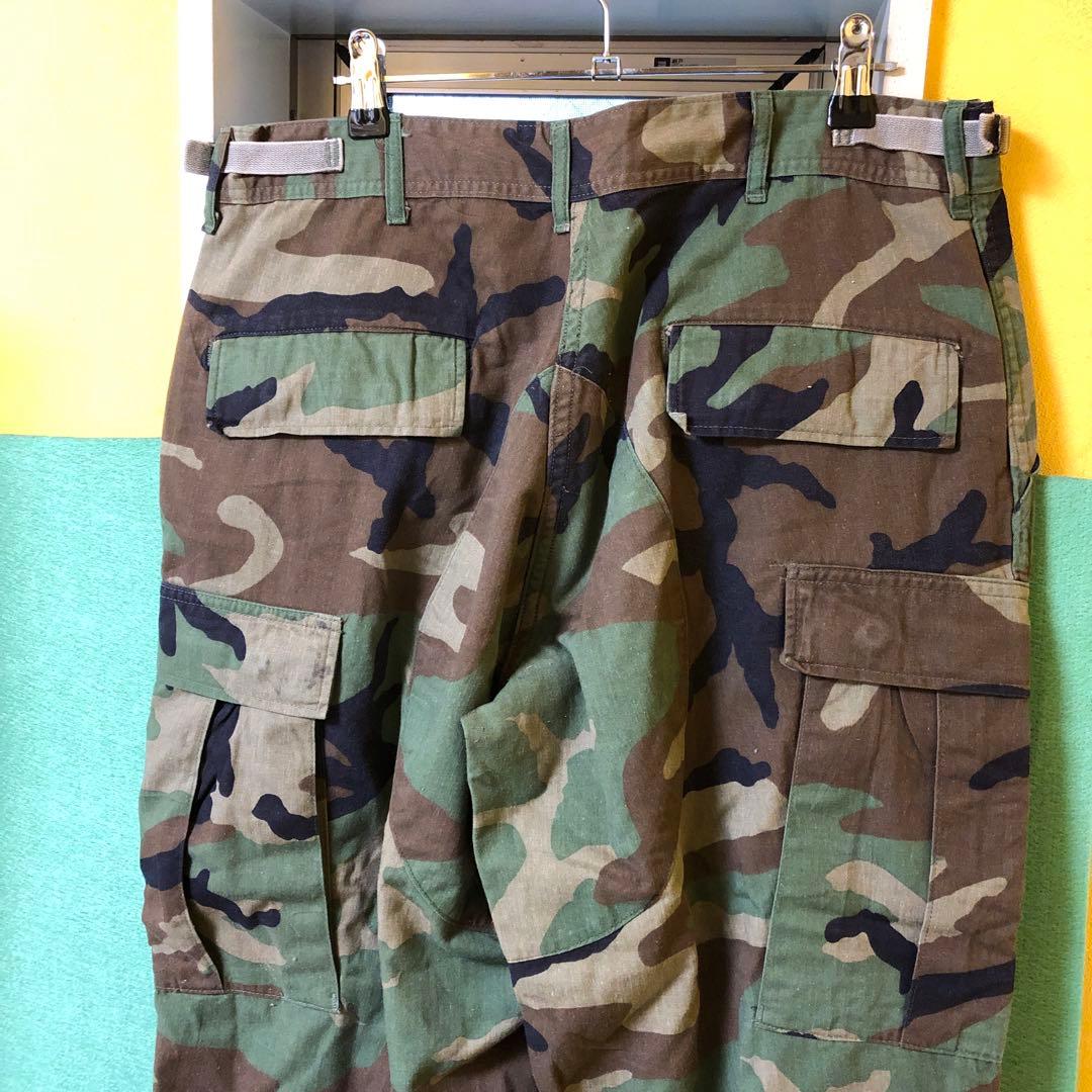 た33 ● 米軍 実物 80年代ウッドランドカモ カーゴパンツ前ポタン４個