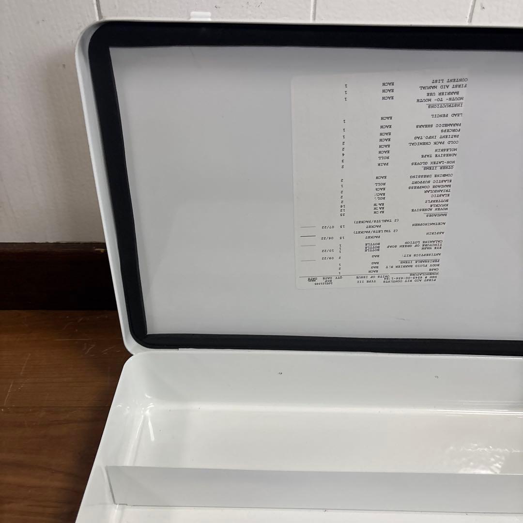 米軍放出品　FIRST AID KIT CASE ホワイト　送料無料
