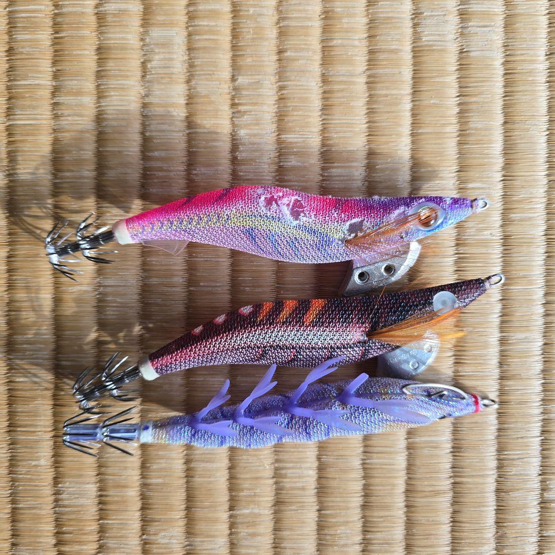 【ケース付きエギのまとめ売り】になります。