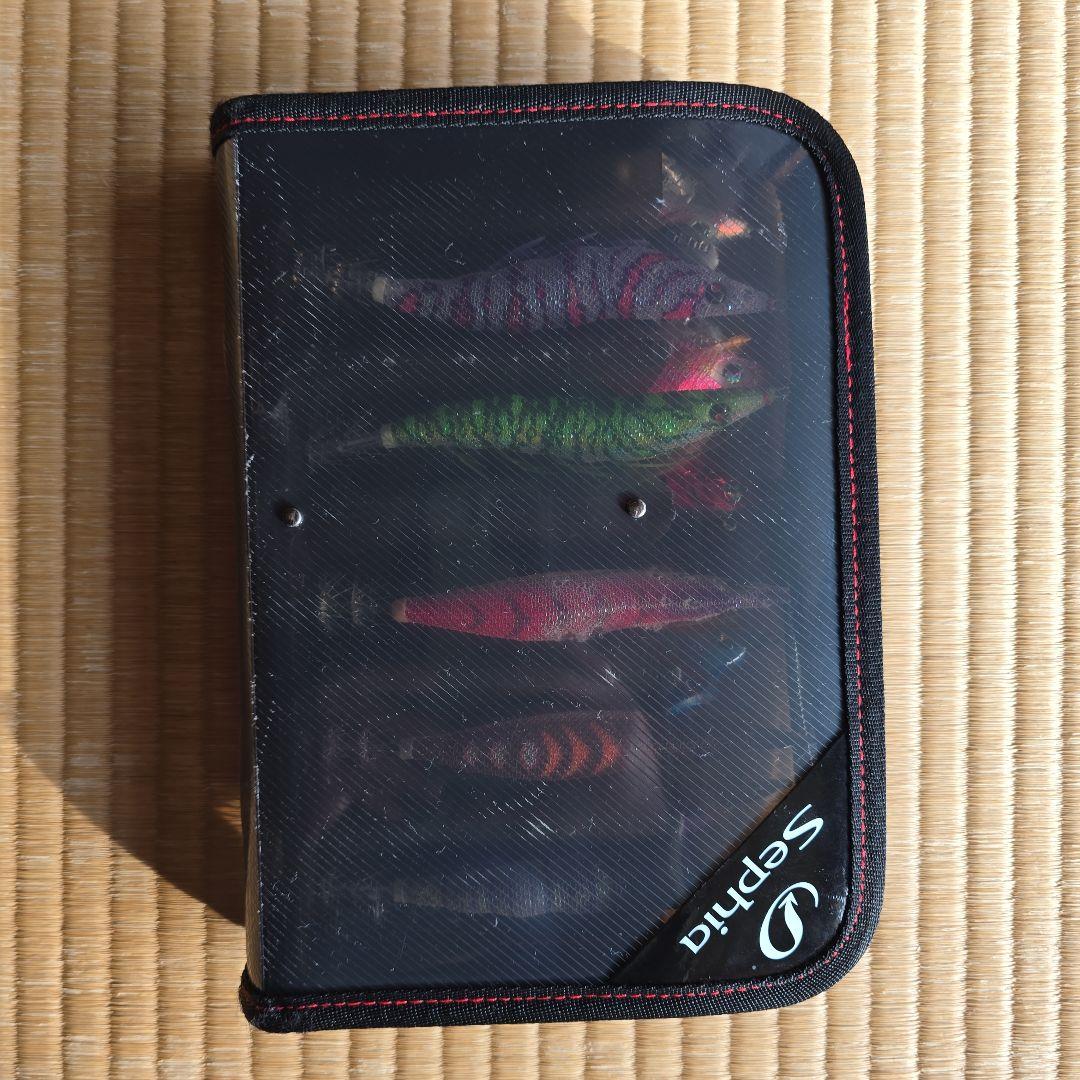 【ケース付きエギのまとめ売り】になります。