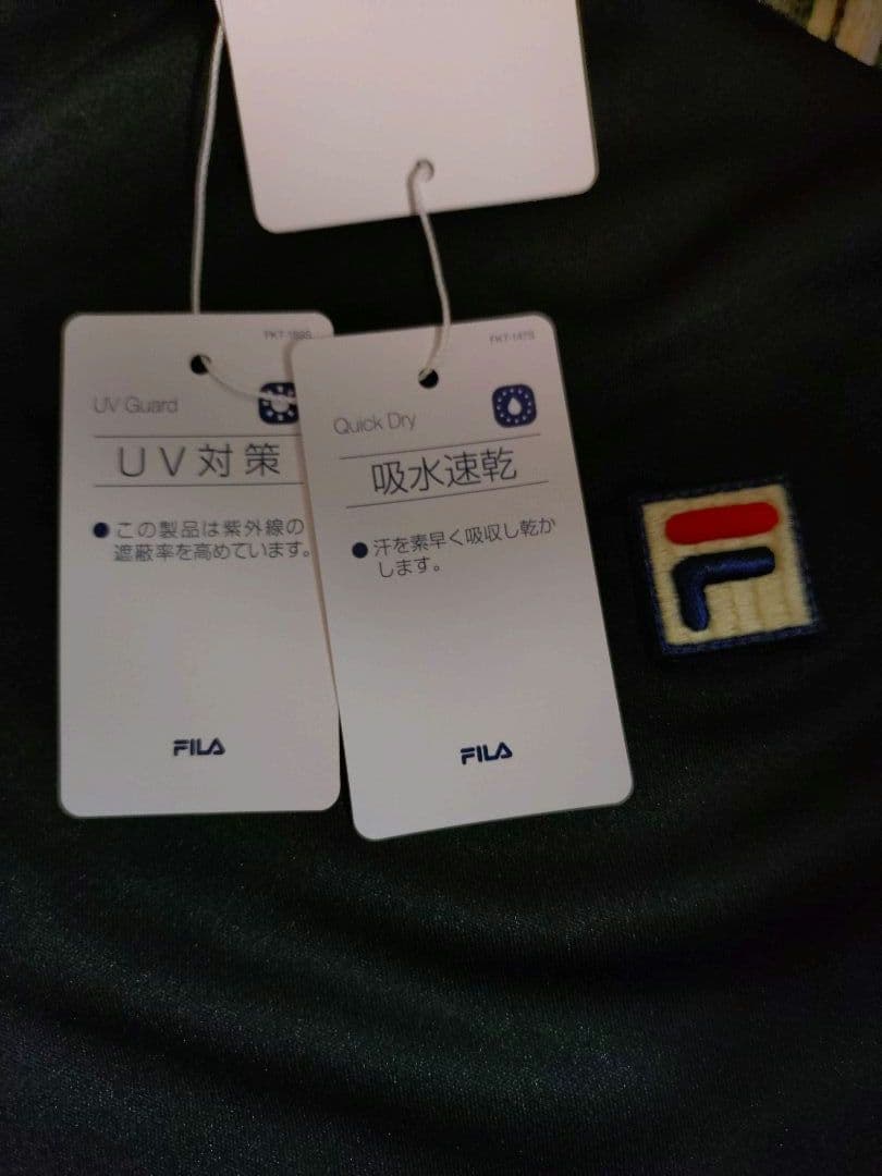 FILA VネックTシャツ Mサイズ ブラック/ストライプ