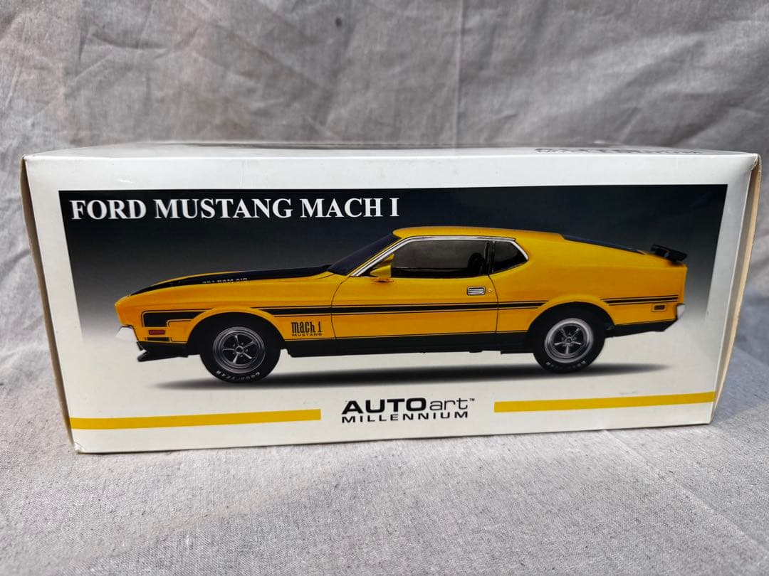 ミニカー FORD MUSTANG MACH1 1/18