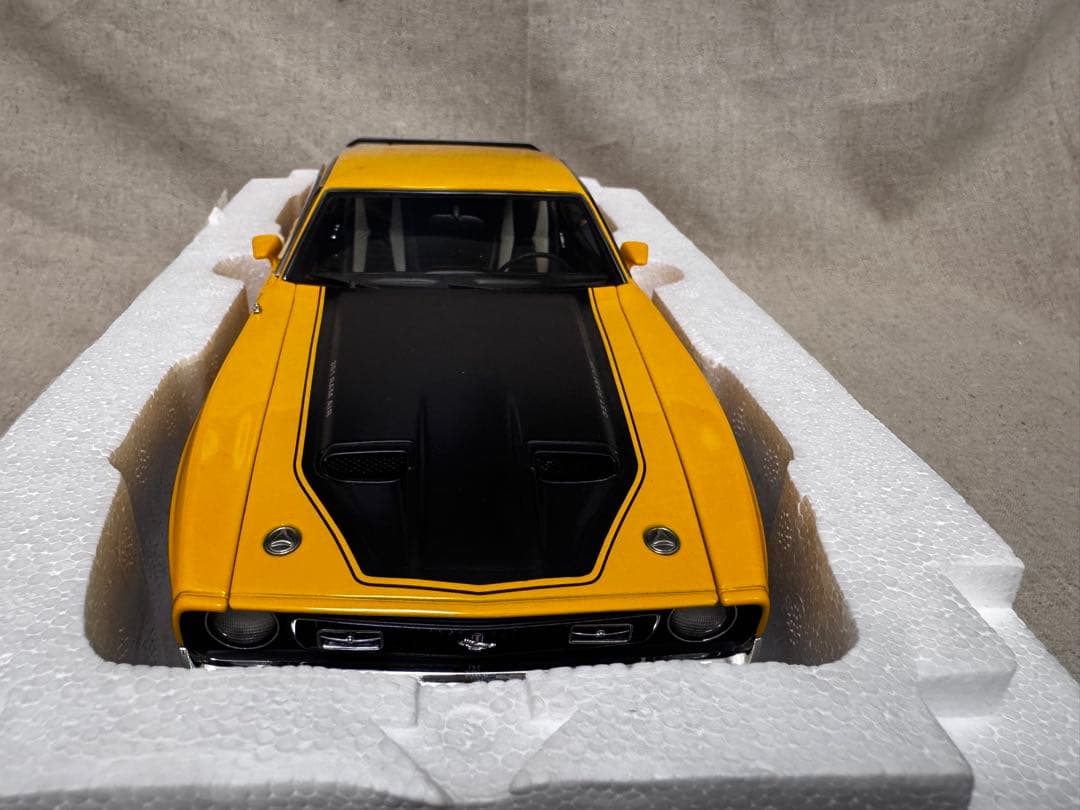 ミニカー FORD MUSTANG MACH1 1/18