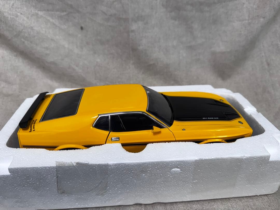 ミニカー FORD MUSTANG MACH1 1/18