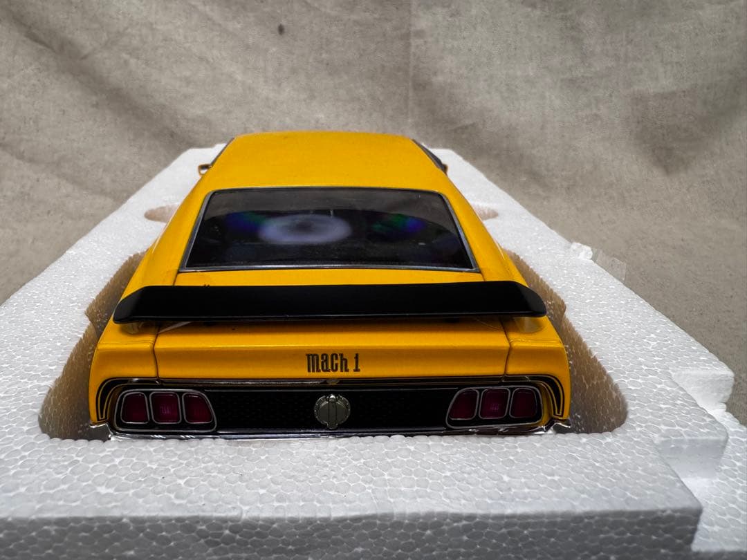 ミニカー FORD MUSTANG MACH1 1/18