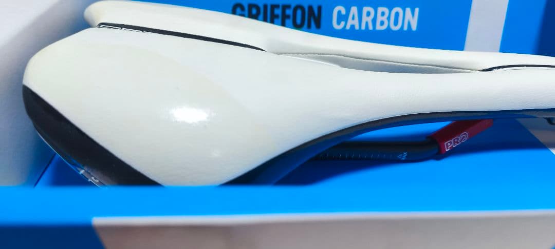 PRO Griffon カーボン自転車サドル ブラック 132mm